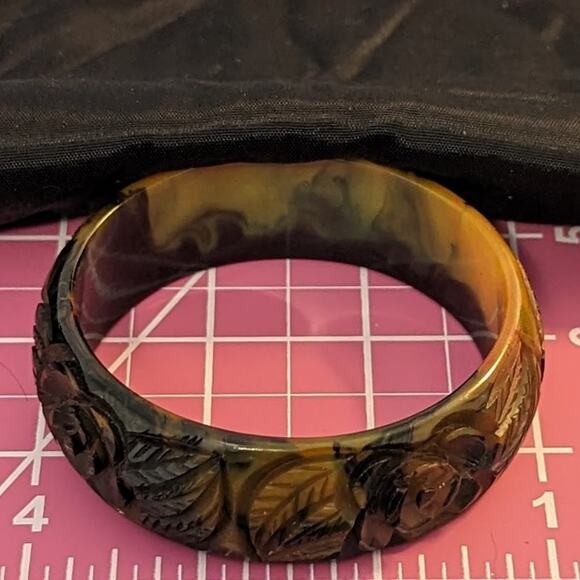 Bakelite! Rare Carved Translucent End of Day Roses Bakelite Bangle Bracelet - Picture 14 of 16